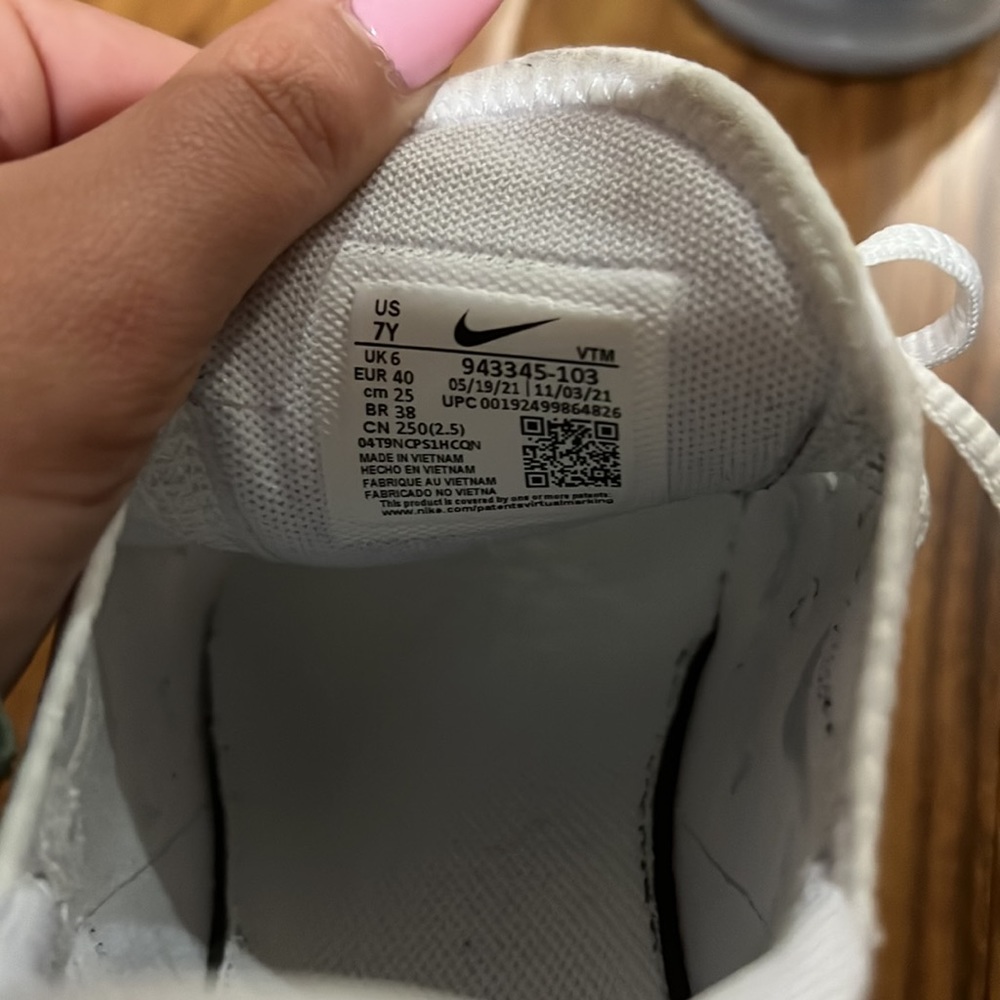White Nike Airmax 27c’s - Picture 5 of 5